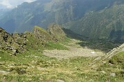 60 Scendendo con attenzione il ripido valloncello prima salito